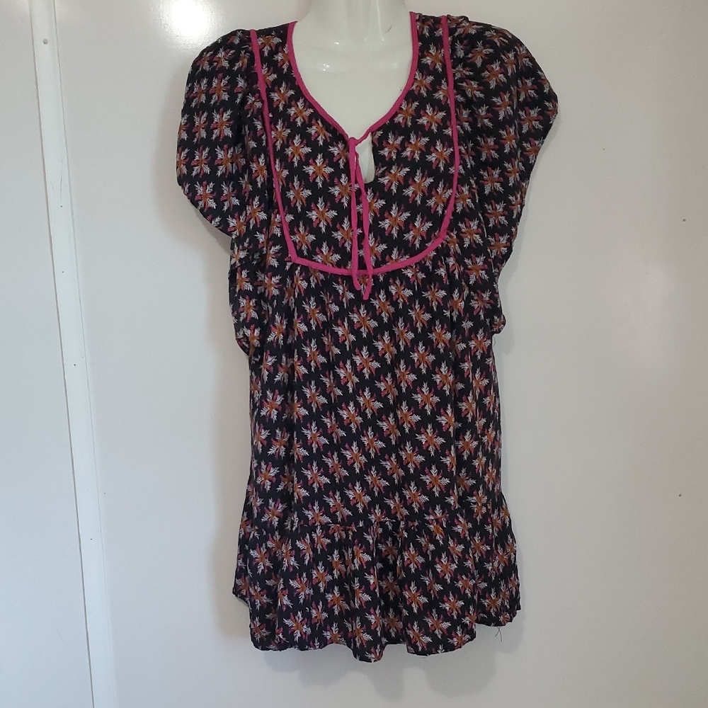 Floral Women's Top with Pink Accents
